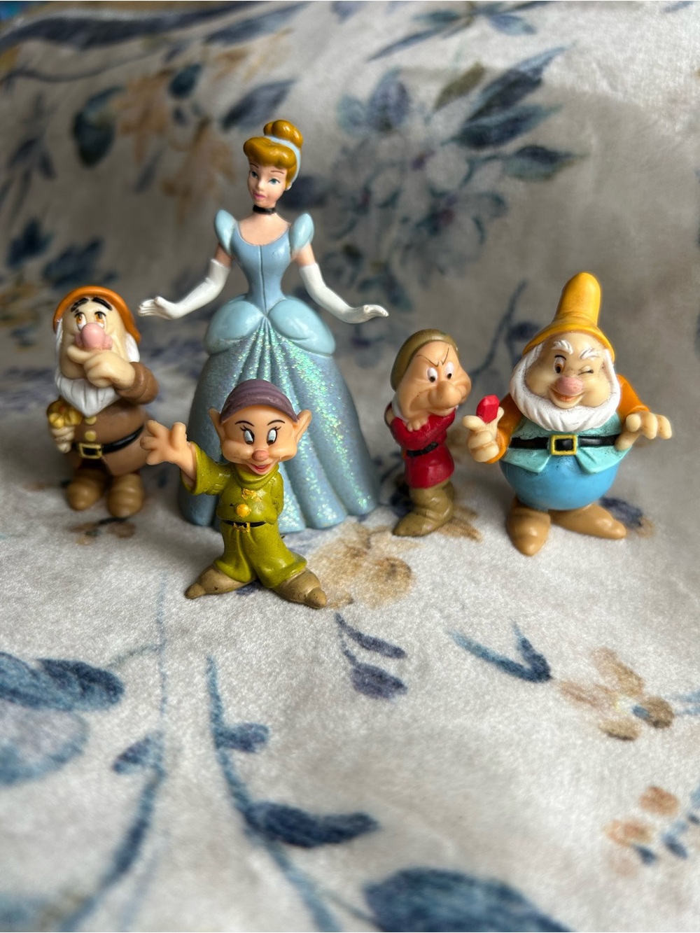 Vintage Disney PVC Cinderella and 7 Dwarfs Bashful Dopey Grumpy & Happy Figures